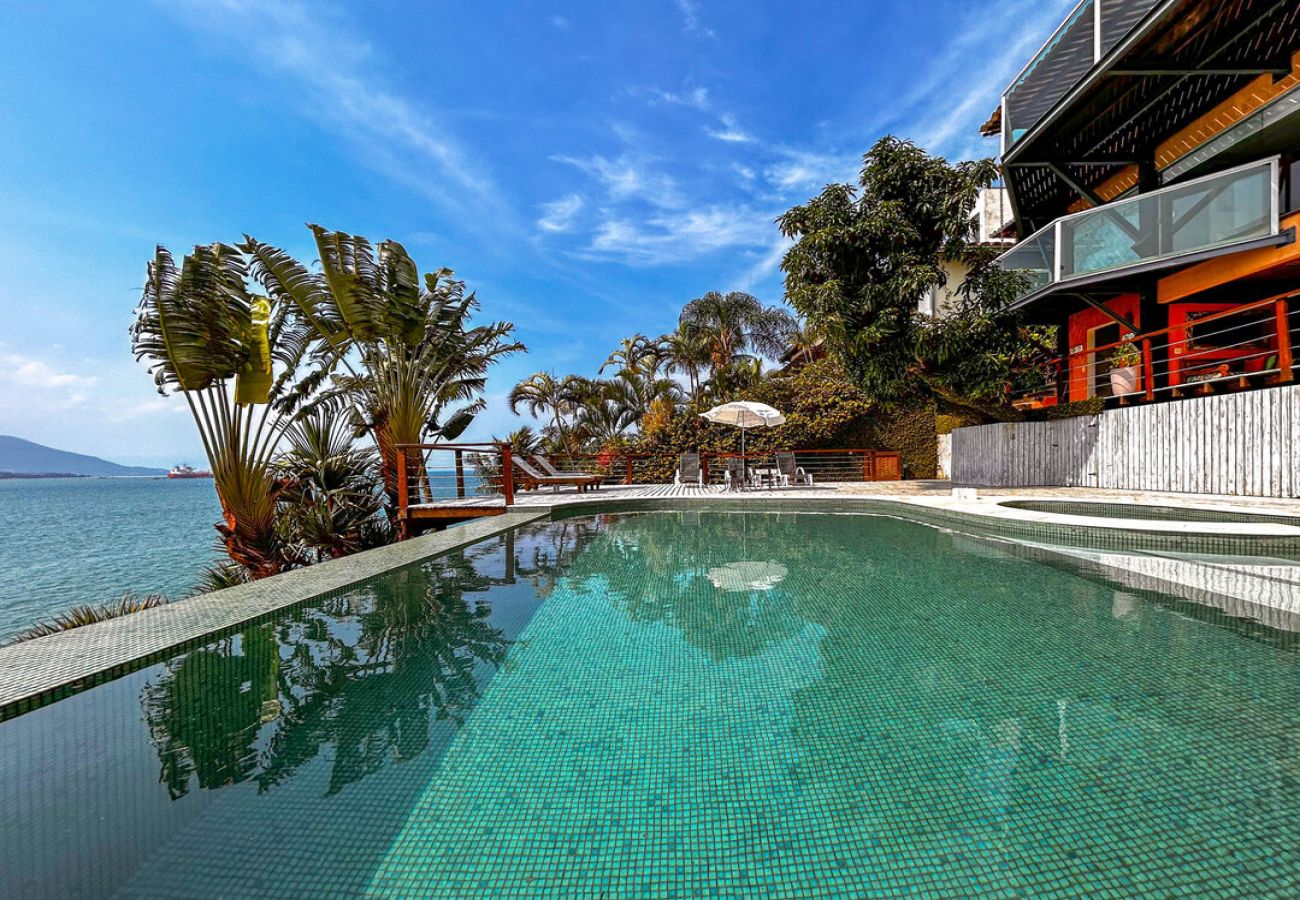Casa en Ilhabela - Casa beira mar c lazer completo em Piúva-Ilhabela