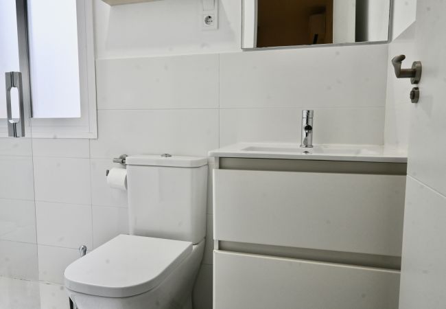 Apartamento en Madrid - Moderno Apartamento de dos dormitorios y dos baños en Avenida América .Temporal Apartamento en Madrid - Moderno Apartamento de dos dormitorios y dos baños en Avenida América .Temporal
