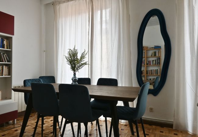 Apartamento en Madrid - Apartamento de Cuatro Dormitorios en el Bohemio Barrio de Malasaña.Temporal  Apartamento en Madrid - Apartamento de Cuatro Dormitorios en el Bohemio Barrio de Malasaña.Temporal
