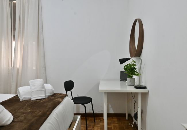 Apartamento en Madrid - Apartamento de Cuatro Dormitorios en el Bohemio Barrio de Malasaña.Temporal  Apartamento en Madrid - Apartamento de Cuatro Dormitorios en el Bohemio Barrio de Malasaña.Temporal