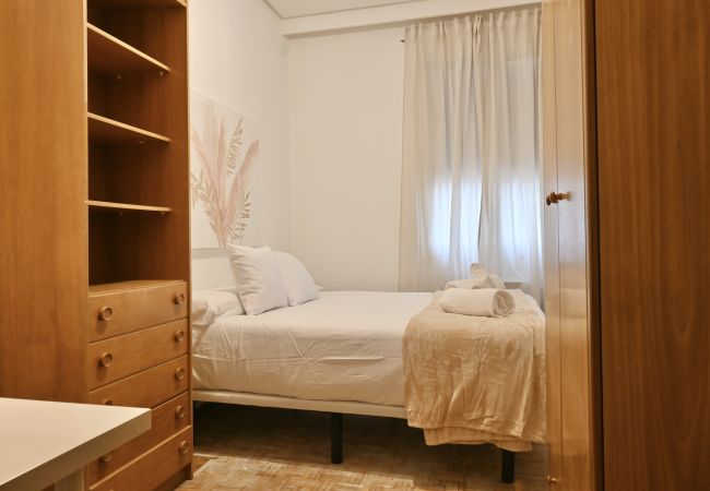 Apartamento en Madrid - Apartamento de Cuatro Dormitorios en el Bohemio Barrio de Malasaña.Temporal  Apartamento en Madrid - Apartamento de Cuatro Dormitorios en el Bohemio Barrio de Malasaña.Temporal