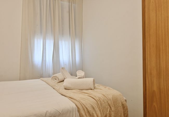 Apartamento en Madrid - Apartamento de Cuatro Dormitorios en el Bohemio Barrio de Malasaña.Temporal  Apartamento en Madrid - Apartamento de Cuatro Dormitorios en el Bohemio Barrio de Malasaña.Temporal