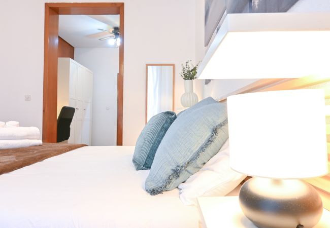 Apartamento en Madrid - Apartamento de Cuatro Dormitorios en el Bohemio Barrio de Malasaña.Temporal  Apartamento en Madrid - Apartamento de Cuatro Dormitorios en el Bohemio Barrio de Malasaña.Temporal