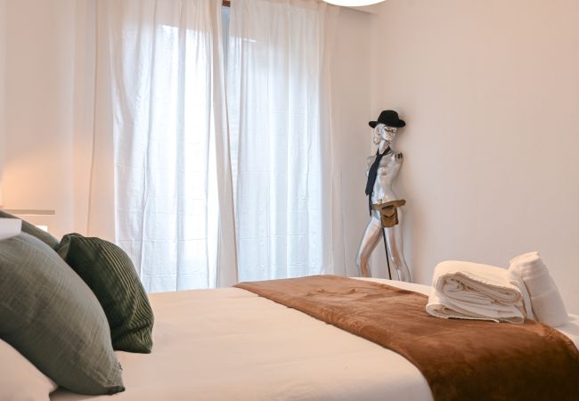 Apartamento en Madrid - Apartamento de Cuatro Dormitorios en el Bohemio Barrio de Malasaña.Temporal  Apartamento en Madrid - Apartamento de Cuatro Dormitorios en el Bohemio Barrio de Malasaña.Temporal