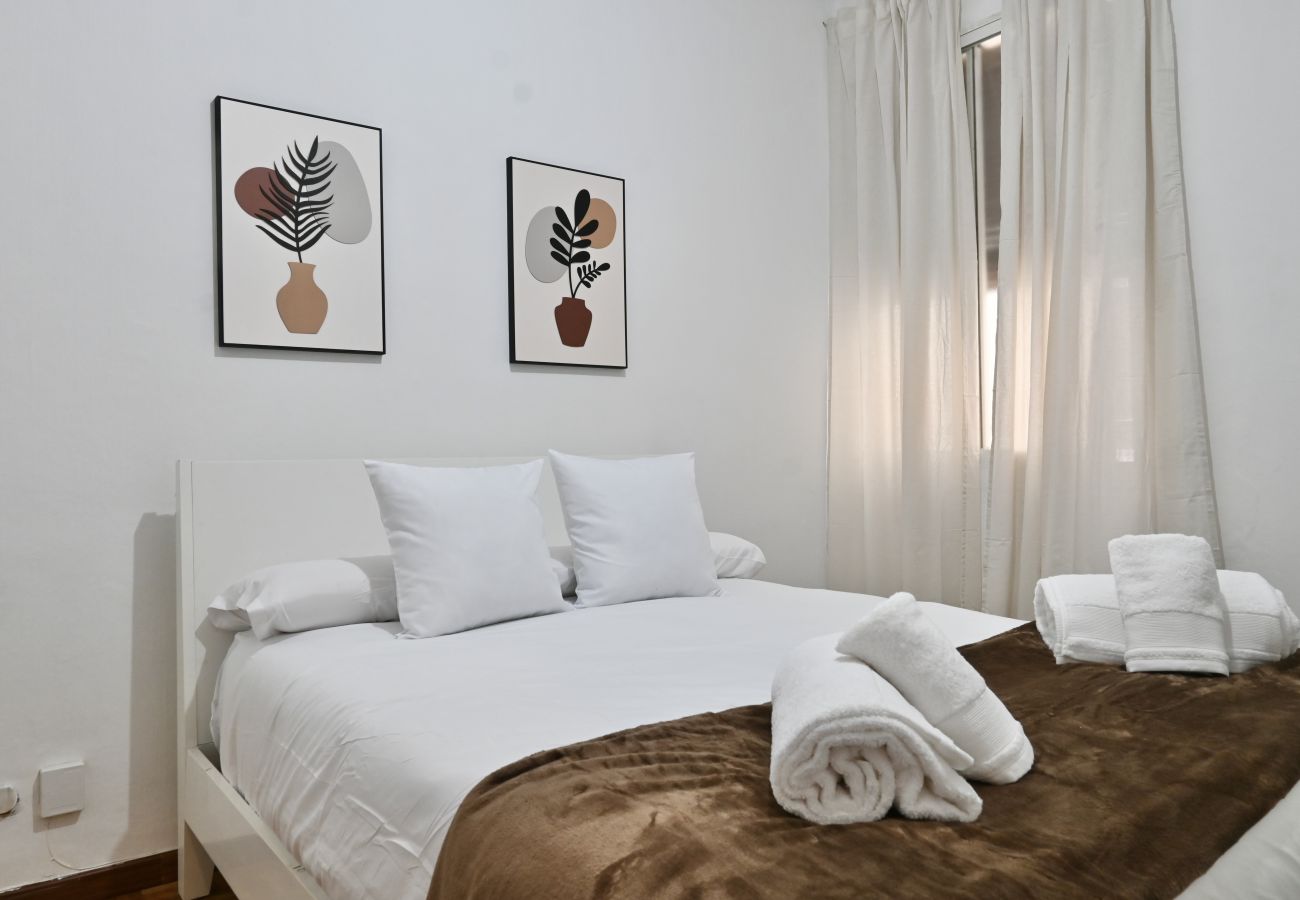 Apartamento en Madrid - Apartamento de Cuatro Dormitorios en el Bohemio Barrio de Malasaña.Temporal  Apartamento en Madrid - Apartamento de Cuatro Dormitorios en el Bohemio Barrio de Malasaña.Temporal