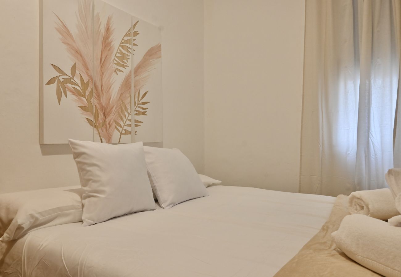 Apartamento en Madrid - Apartamento de Cuatro Dormitorios en el Bohemio Barrio de Malasaña.Temporal  Apartamento en Madrid - Apartamento de Cuatro Dormitorios en el Bohemio Barrio de Malasaña.Temporal