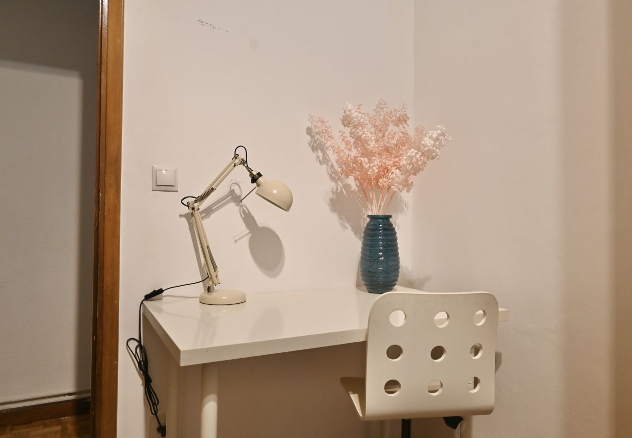 Apartamento en Madrid - Apartamento de Cuatro Dormitorios en el Bohemio Barrio de Malasaña.Temporal  Apartamento en Madrid - Apartamento de Cuatro Dormitorios en el Bohemio Barrio de Malasaña.Temporal