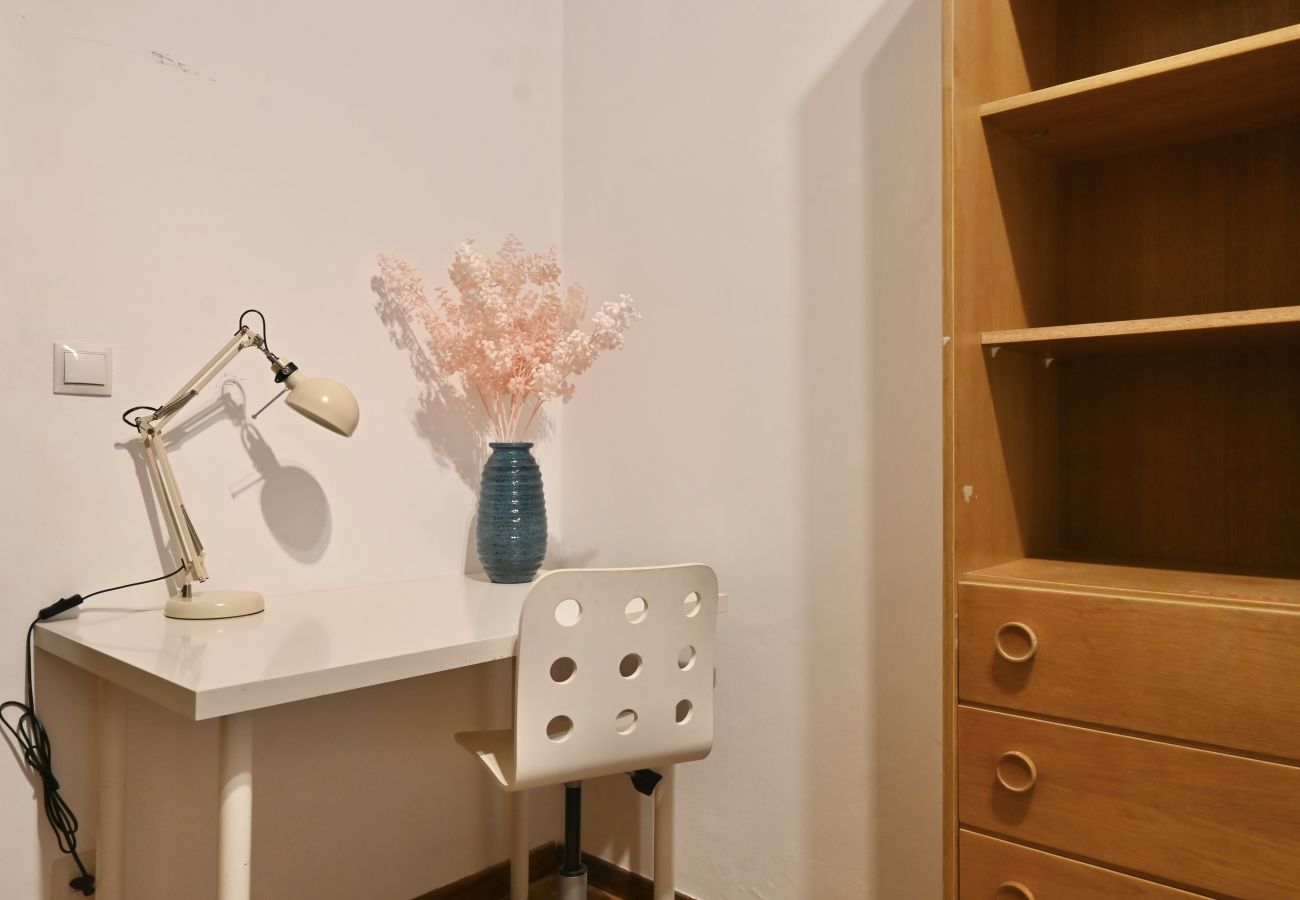 Apartamento en Madrid - Apartamento de Cuatro Dormitorios en el Bohemio Barrio de Malasaña.Temporal  Apartamento en Madrid - Apartamento de Cuatro Dormitorios en el Bohemio Barrio de Malasaña.Temporal