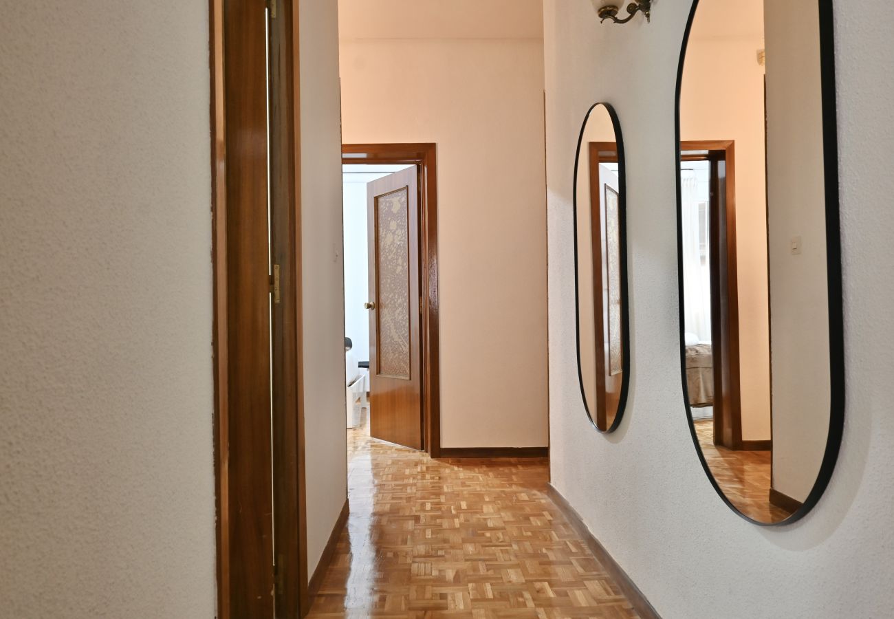 Apartamento en Madrid - Apartamento de Cuatro Dormitorios en el Bohemio Barrio de Malasaña.Temporal  Apartamento en Madrid - Apartamento de Cuatro Dormitorios en el Bohemio Barrio de Malasaña.Temporal