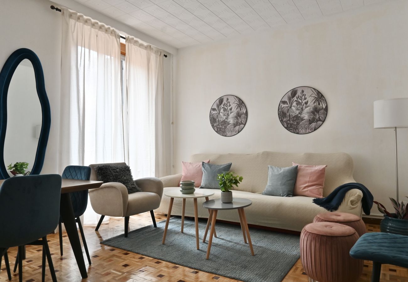 Apartamento en Madrid - Apartamento de Cuatro Dormitorios en el Bohemio Barrio de Malasaña.Temporal  Apartamento en Madrid - Apartamento de Cuatro Dormitorios en el Bohemio Barrio de Malasaña.Temporal