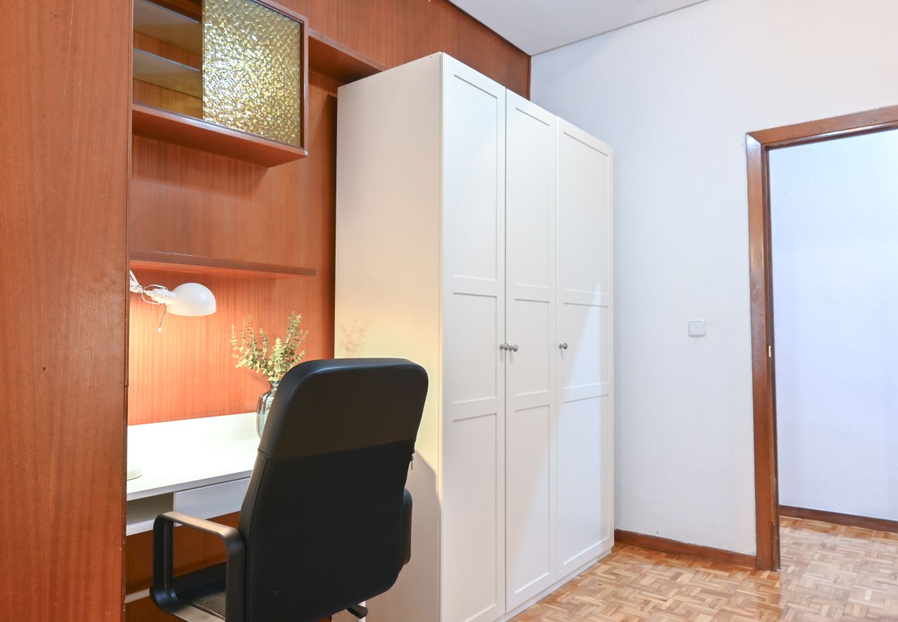 Apartamento en Madrid - Apartamento de Cuatro Dormitorios en el Bohemio Barrio de Malasaña.Temporal  Apartamento en Madrid - Apartamento de Cuatro Dormitorios en el Bohemio Barrio de Malasaña.Temporal