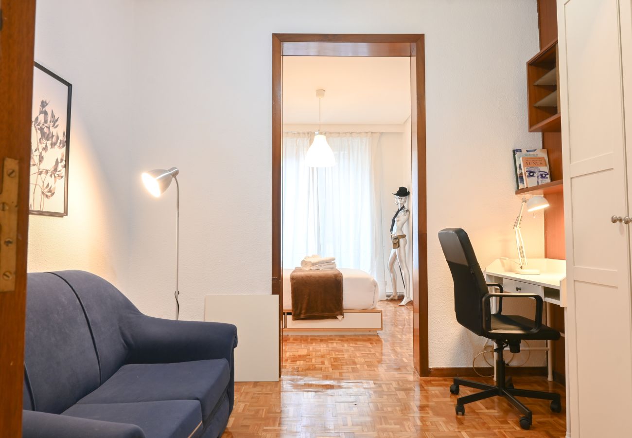 Apartamento en Madrid - Apartamento de Cuatro Dormitorios en el Bohemio Barrio de Malasaña.Temporal  Apartamento en Madrid - Apartamento de Cuatro Dormitorios en el Bohemio Barrio de Malasaña.Temporal