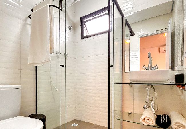 Apartamento en Bertioga - Incrível flat a beira mar na Praia de Guaratuba/SP Apartamento en Bertioga - Incrível flat a beira mar na Praia de Guaratuba/SP