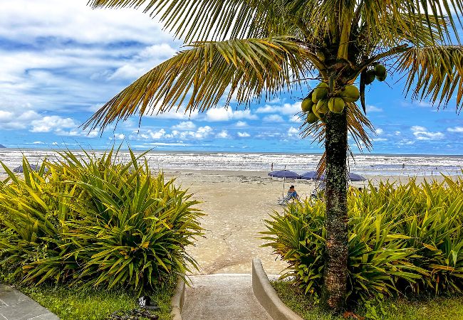 Apartamento en Bertioga - Incrível flat a beira mar na Praia de Guaratuba/SP Apartamento en Bertioga - Incrível flat a beira mar na Praia de Guaratuba/SP