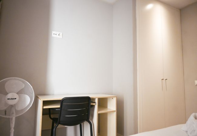 Apartamento en Madrid - Céntrica y amplia vivienda de 4 dormitorios en La Latina Apartamento en Madrid - Céntrica y amplia vivienda de 4 dormitorios en La Latina