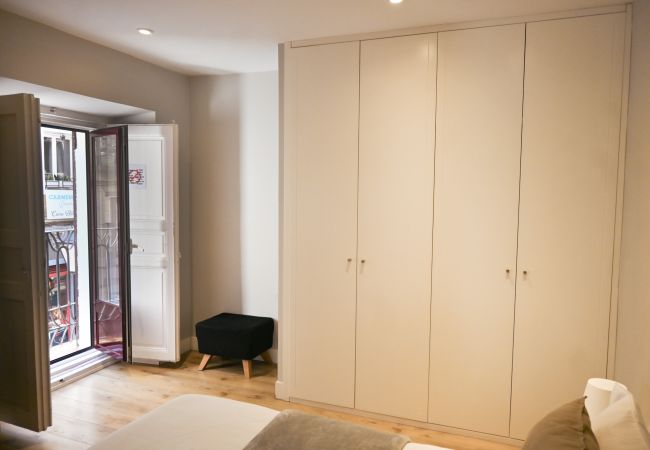 Apartamento en Madrid - Céntrica y amplia vivienda de 4 dormitorios en La Latina Apartamento en Madrid - Céntrica y amplia vivienda de 4 dormitorios en La Latina