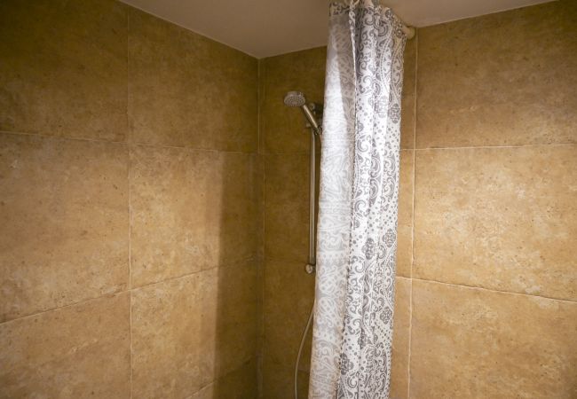 Apartamento en Madrid - Céntrica y amplia vivienda de 4 dormitorios en La Latina Apartamento en Madrid - Céntrica y amplia vivienda de 4 dormitorios en La Latina