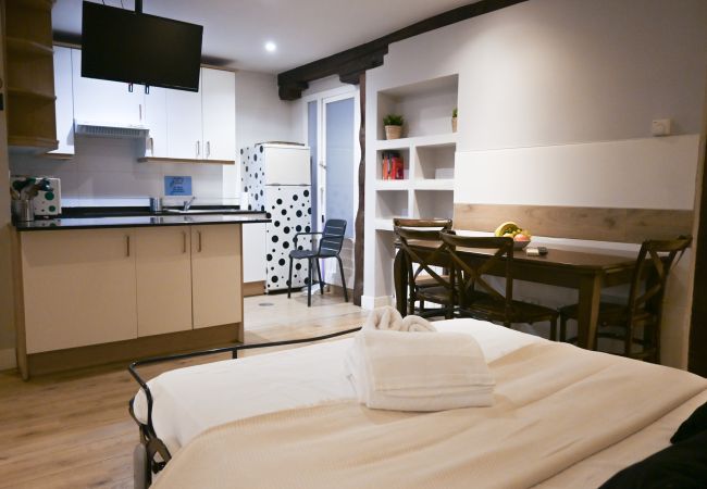 Apartamento en Madrid - Céntrica y amplia vivienda de 4 dormitorios en La Latina Apartamento en Madrid - Céntrica y amplia vivienda de 4 dormitorios en La Latina
