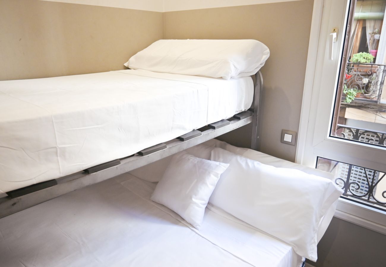 Apartamento en Madrid -  Amplia vivienda de tres dormitorios en La Latina Apartamento en Madrid -  Amplia vivienda de tres dormitorios en La Latina