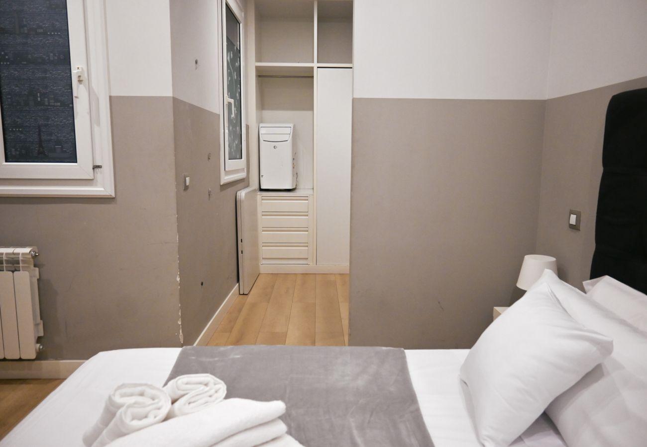 Apartamento en Madrid -  Amplia vivienda de tres dormitorios en La Latina Apartamento en Madrid -  Amplia vivienda de tres dormitorios en La Latina