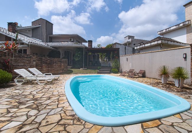Casa en Criciúma - Casa c piscina, churrasq e Wi-Fi, lazer completo