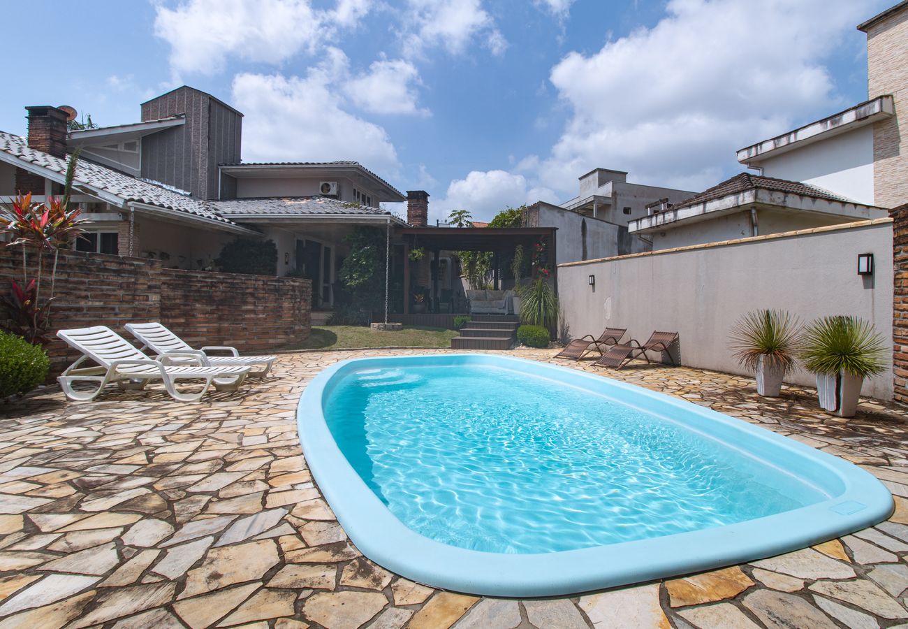 Casa en Criciúma - Casa c piscina, churrasq e Wi-Fi, lazer completo