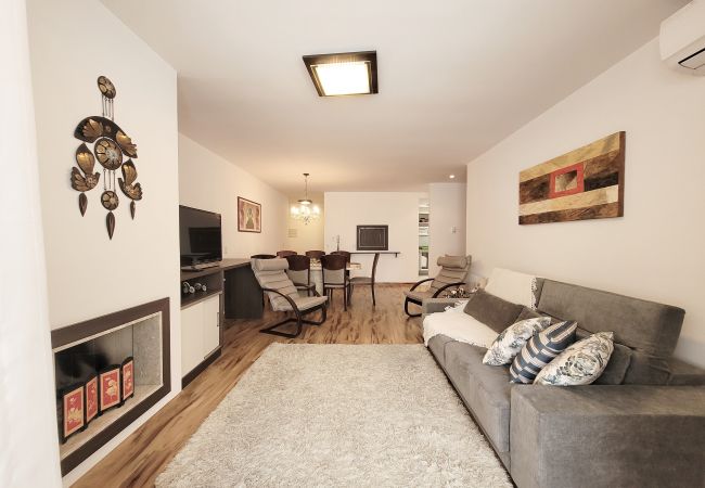 Apartamento en Gramado - Apto amplo com duas suítes a 150m da Rua Torta