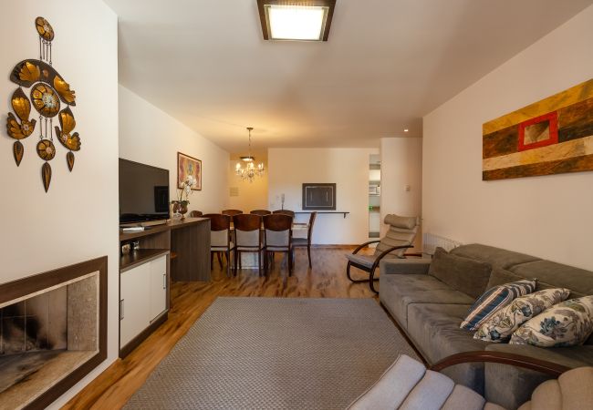 Apartamento en Gramado - Apto amplo com duas suítes a 150m da Rua Torta