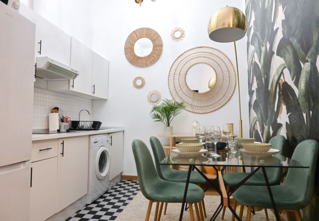 Apartamento en Madrid - Vive la vida madrileña! Acogedora vivienda de 2 dormitorios a solo unos minutos de Puerta del Sol en Madrid.Temporal Apartamento en Madrid - Vive la vida madrileña! Acogedora vivienda de 2 dormitorios a solo unos minutos de Puerta del Sol en Madrid.Temporal