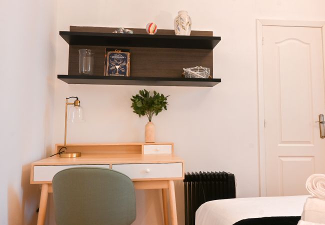 Apartamento en Madrid - Vive la vida madrileña! Acogedora vivienda de 2 dormitorios a solo unos minutos de Puerta del Sol en Madrid.Temporal Apartamento en Madrid - Vive la vida madrileña! Acogedora vivienda de 2 dormitorios a solo unos minutos de Puerta del Sol en Madrid.Temporal