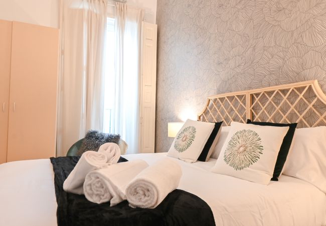 Apartamento en Madrid - Vive la vida madrileña! Acogedora vivienda de 2 dormitorios a solo unos minutos de Puerta del Sol en Madrid.Temporal Apartamento en Madrid - Vive la vida madrileña! Acogedora vivienda de 2 dormitorios a solo unos minutos de Puerta del Sol en Madrid.Temporal