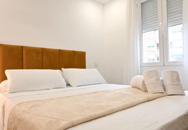 Apartamento en Madrid - Amplia Casa de 3 Dormitorios: Vive la Naturaleza a Pasos de Casa y Campo. Temporal Apartamento en Madrid - Amplia Casa de 3 Dormitorios: Vive la Naturaleza a Pasos de Casa y Campo. Temporal