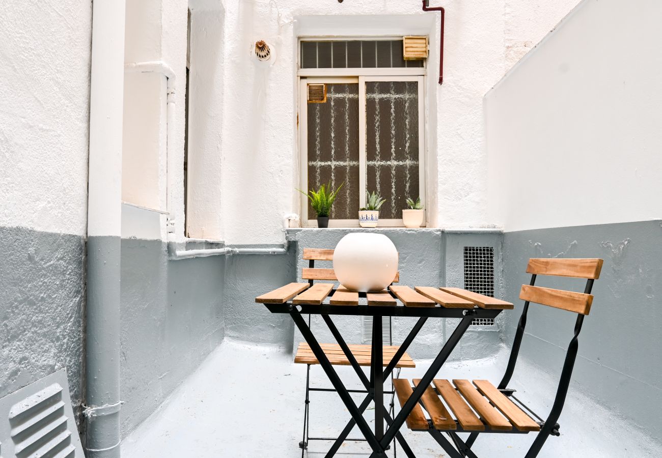 Estudio en Madrid - M (RVI40) Coqueto apartamento de un dormitorio en Cuatro Caminos. Temporal Estudio en Madrid - M (RVI40) Coqueto apartamento de un dormitorio en Cuatro Caminos. Temporal