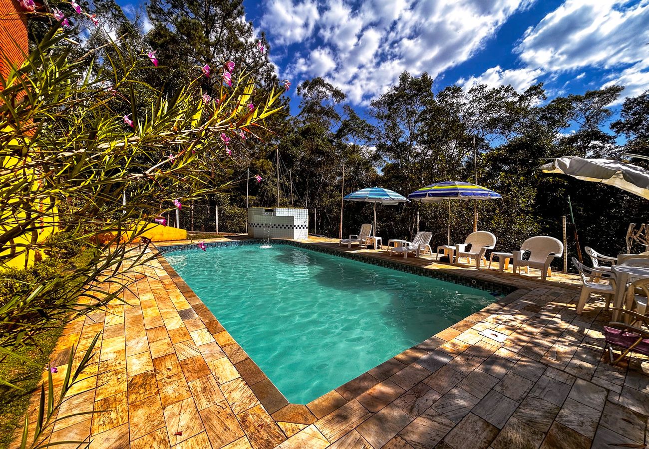 Casa en São Paulo - Casa de campo com churrasq e piscina em Emburá/SP