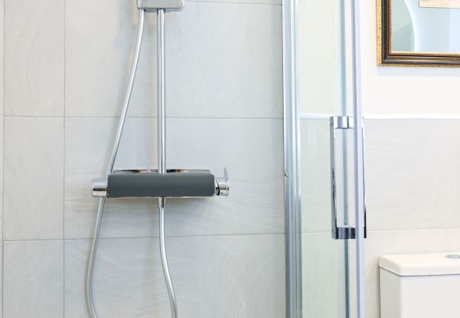 Apartamento en Madrid - Apartamento Espacioso de Tres Dormitorios a pocos minutos del Bernabeu en Madrid .Temporal Apartamento en Madrid - Apartamento Espacioso de Tres Dormitorios a pocos minutos del Bernabeu en Madrid .Temporal