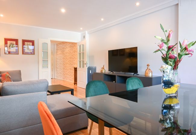 Apartamento en Madrid - Apartamento Espacioso de Tres Dormitorios a pocos minutos del Bernabeu en Madrid .Temporal Apartamento en Madrid - Apartamento Espacioso de Tres Dormitorios a pocos minutos del Bernabeu en Madrid .Temporal