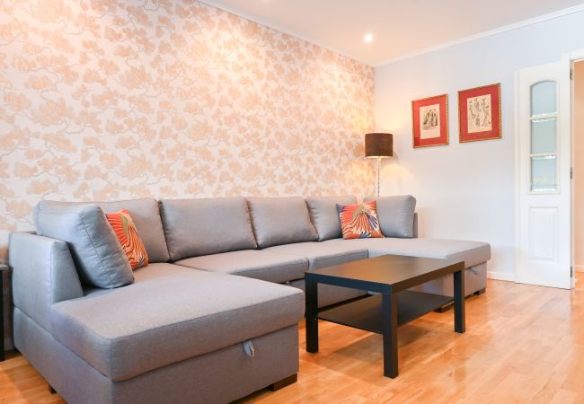 Apartamento en Madrid - Apartamento Espacioso de Tres Dormitorios a pocos minutos del Bernabeu en Madrid .Temporal Apartamento en Madrid - Apartamento Espacioso de Tres Dormitorios a pocos minutos del Bernabeu en Madrid .Temporal