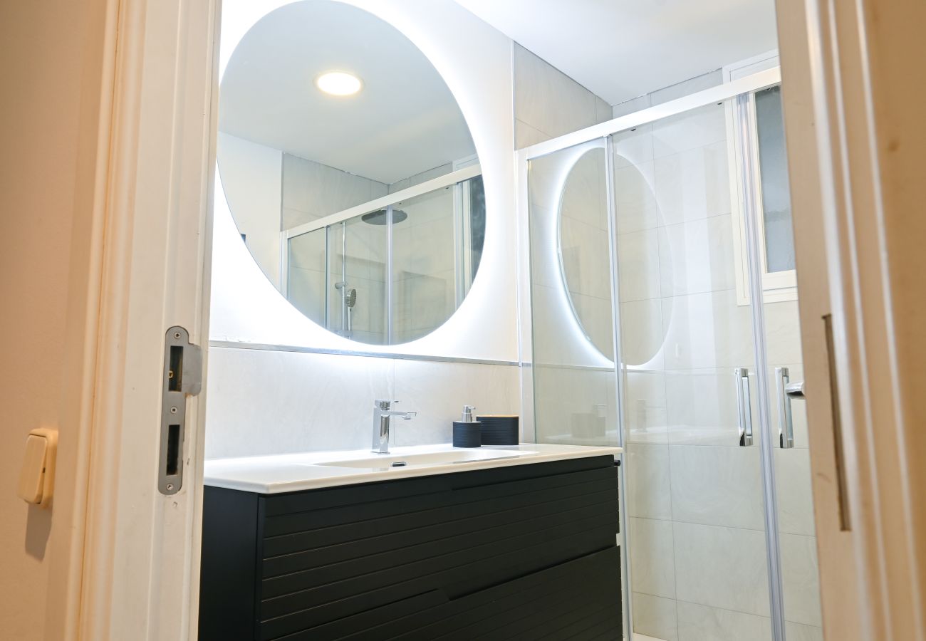 Apartamento en Madrid - Apartamento Espacioso de Tres Dormitorios a pocos minutos del Bernabeu en Madrid .Temporal Apartamento en Madrid - Apartamento Espacioso de Tres Dormitorios a pocos minutos del Bernabeu en Madrid .Temporal