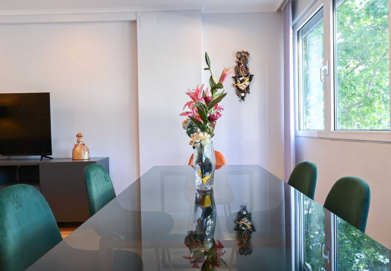 Apartamento en Madrid - Apartamento Espacioso de Tres Dormitorios a pocos minutos del Bernabeu en Madrid .Temporal Apartamento en Madrid - Apartamento Espacioso de Tres Dormitorios a pocos minutos del Bernabeu en Madrid .Temporal