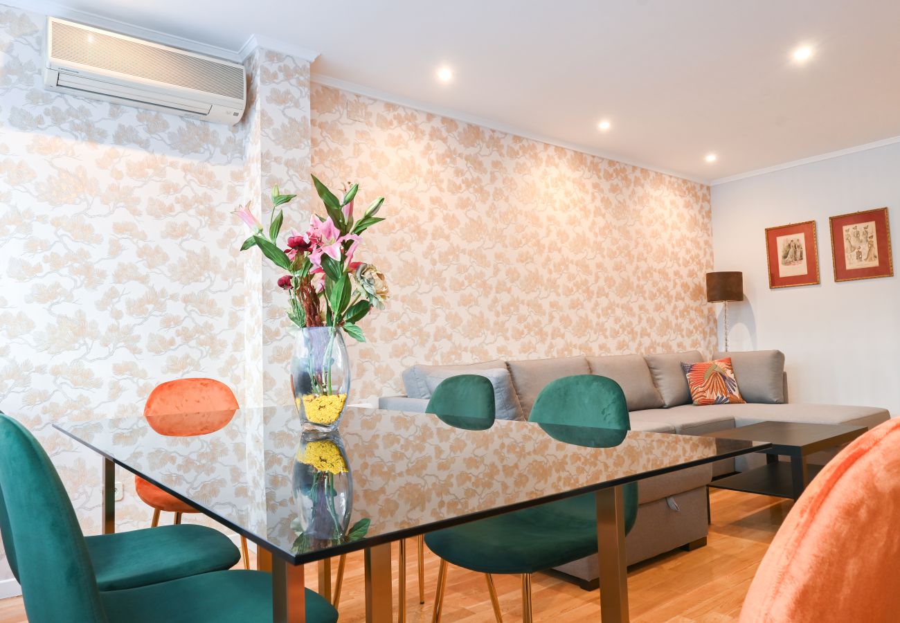 Apartamento en Madrid - Apartamento Espacioso de Tres Dormitorios a pocos minutos del Bernabeu en Madrid .Temporal Apartamento en Madrid - Apartamento Espacioso de Tres Dormitorios a pocos minutos del Bernabeu en Madrid .Temporal