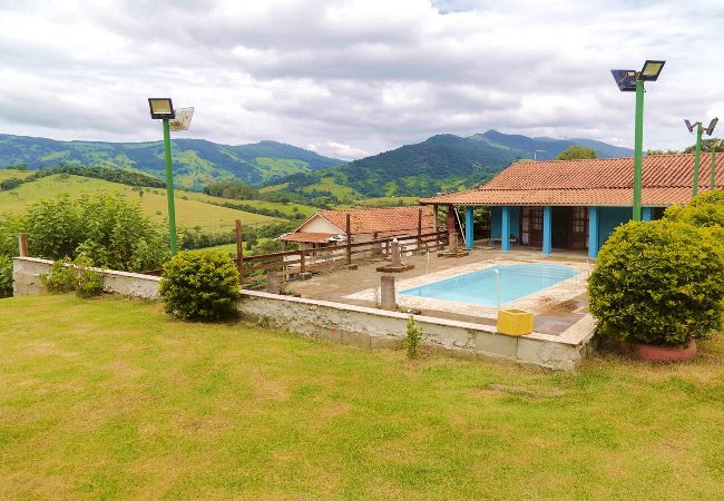 Casa en Extrema - Incrível chácara com pisc e churrasq em Extrema/MG