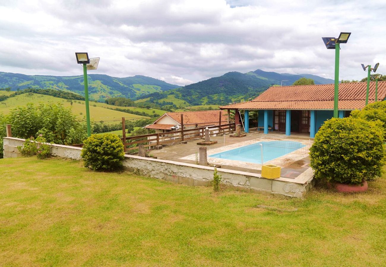 Casa en Extrema - Incrível chácara com pisc e churrasq em Extrema/MG