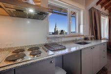 Apartamento en San Carlos de Bariloche - Montaña departamento con vista al lago y estacionamiento. en Bariloche