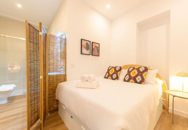 Apartamento en Madrid -  Elegancia y Confort en el Corazón de Chamberí: Apartamento con   Estilo Único