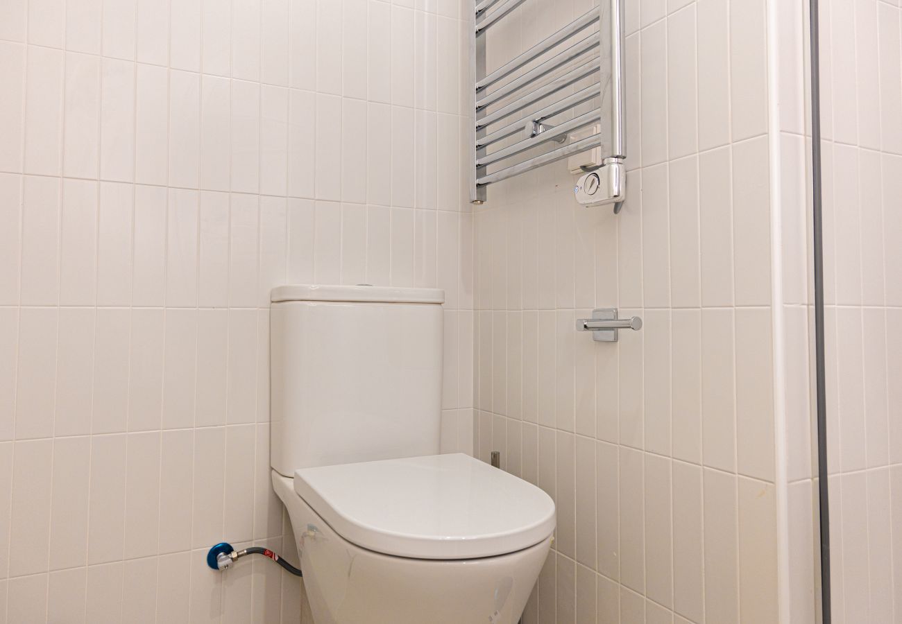 Estudio en Madrid - El Capricho: Tu Refugio en Madrid con Encanto y Tranquilidad Estudio en Madrid - El Capricho: Tu Refugio en Madrid con Encanto y Tranquilidad