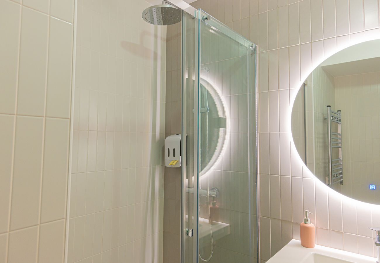 Estudio en Madrid - El Capricho: Tu Refugio en Madrid con Encanto y Tranquilidad Estudio en Madrid - El Capricho: Tu Refugio en Madrid con Encanto y Tranquilidad