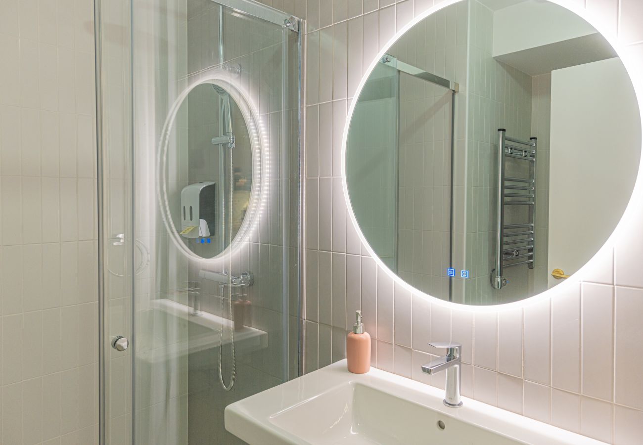 Estudio en Madrid - El Capricho: Tu Refugio en Madrid con Encanto y Tranquilidad Estudio en Madrid - El Capricho: Tu Refugio en Madrid con Encanto y Tranquilidad