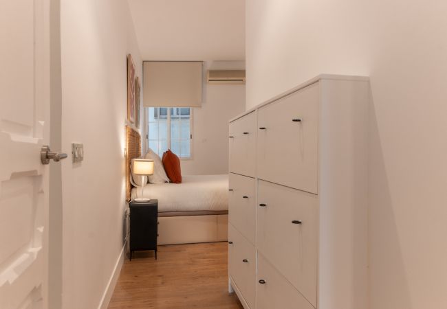 Apartamento en Madrid - Elegante y luminoso piso en el corazón de Chamberí: Con balcones y amplios espacios Apartamento en Madrid - Elegante y luminoso piso en el corazón de Chamberí: Con balcones y amplios espacios