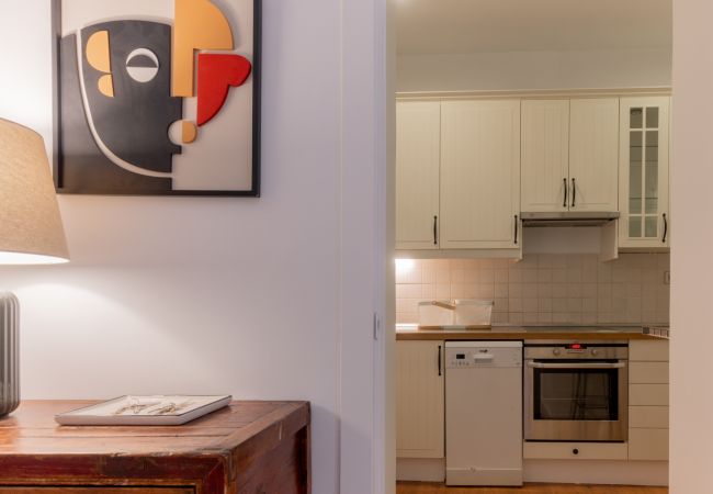 Apartamento en Madrid - Elegante y luminoso piso en el corazón de Chamberí: Con balcones y amplios espacios Apartamento en Madrid - Elegante y luminoso piso en el corazón de Chamberí: Con balcones y amplios espacios