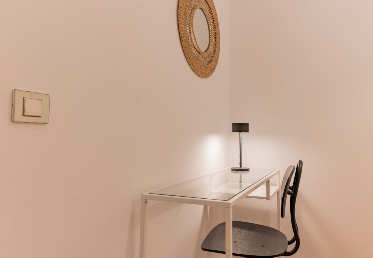 Apartamento en Madrid - Elegante y luminoso piso en el corazón de Chamberí: Con balcones y amplios espacios Apartamento en Madrid - Elegante y luminoso piso en el corazón de Chamberí: Con balcones y amplios espacios